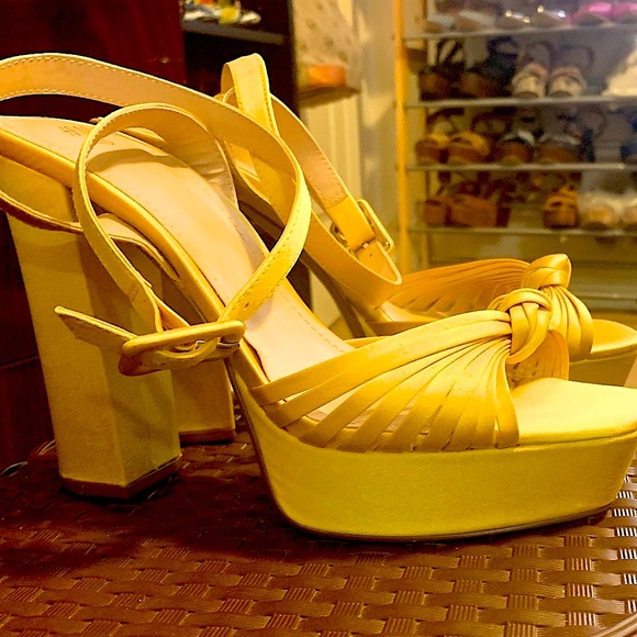 NEW H&M YELLOW SATIN PLATFORM BUCKLE SANDALS - Picture 14 of 15